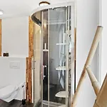 Confortable Avec Un Sauna ロイカーバード